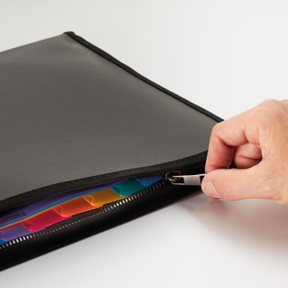 Brandwerende aktetas met opbergsysteem 