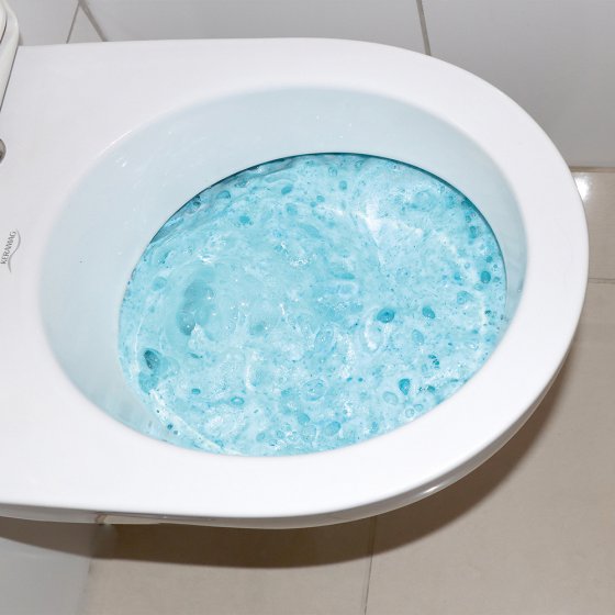 Toiletreiniger met krachtig schuim 